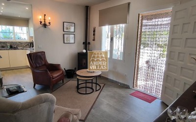 Lovely, cosy villa with a beautiful garden.